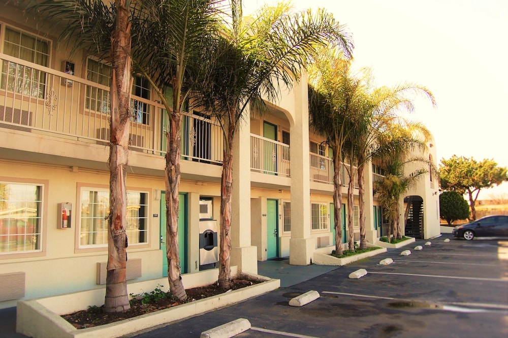 Travelodge by Wyndham Los Banos CA - photo 15