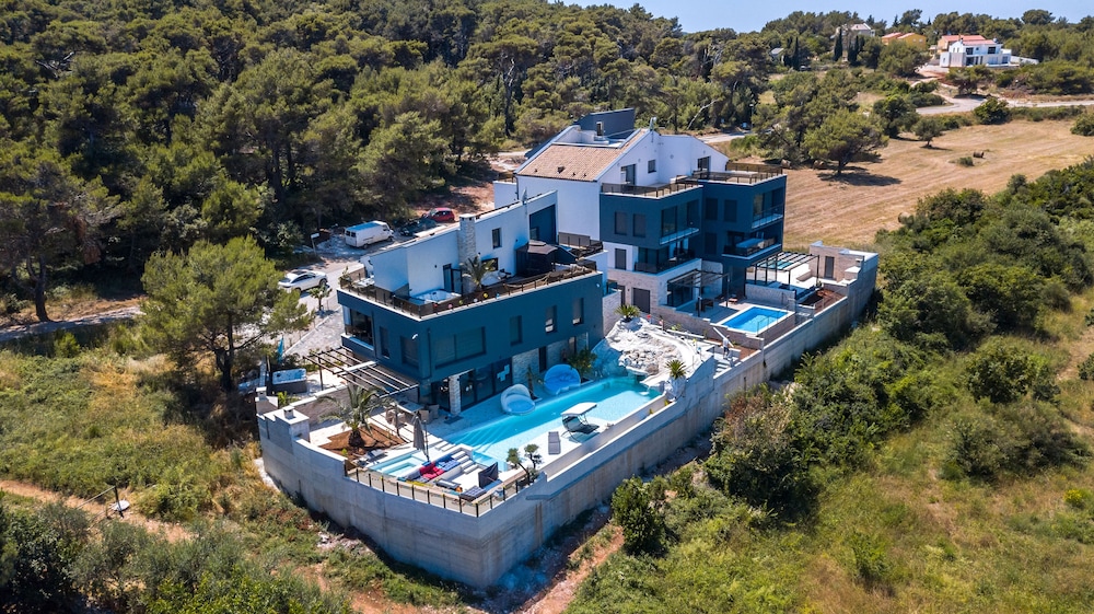 Seaside Villa & Spa — 4-Star Luxury Hotel in Liznjan, Croatia