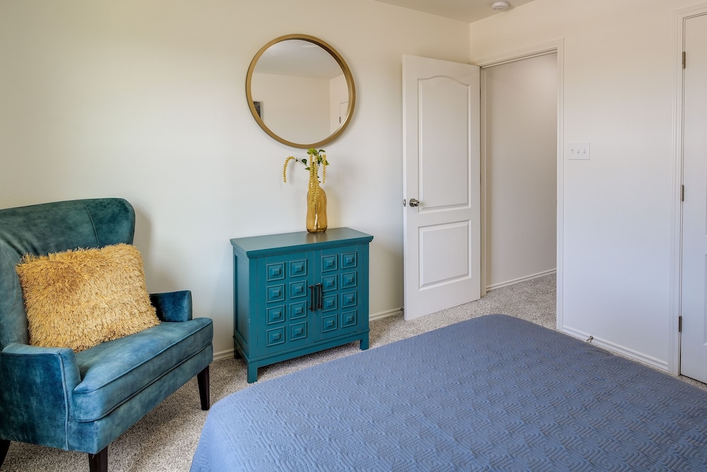 Luxurious Laredo Getaway Unwind in Style - photo 8