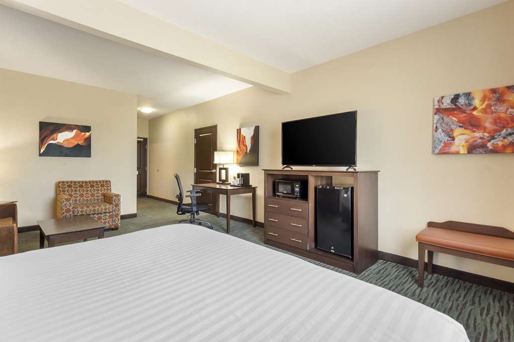 Best Western Plus Longhorn Inn & Suites - photo 27
