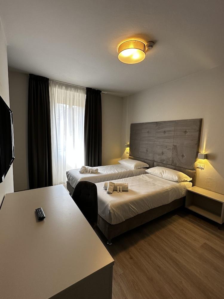 Hotel Ginevra — hotel in Livorno