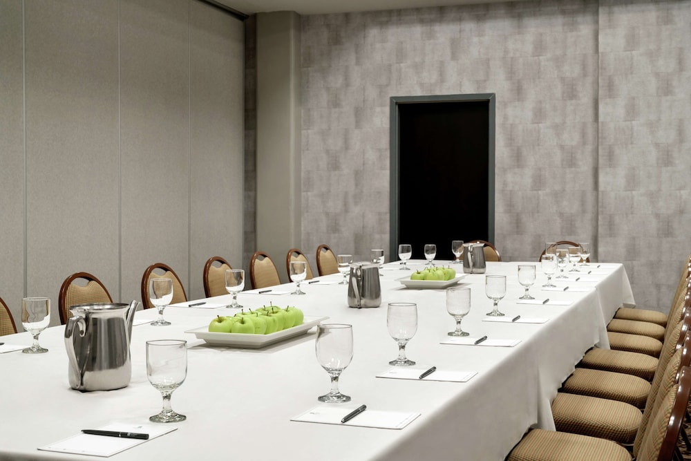Embassy Suites by Hilton Brunswick - photo 37