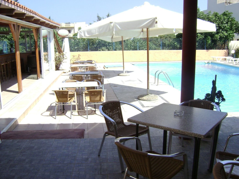 Australia Hotel — Gazi