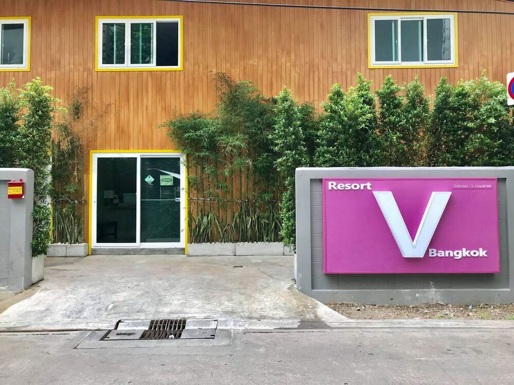 Resort V MRT Huai Khwang