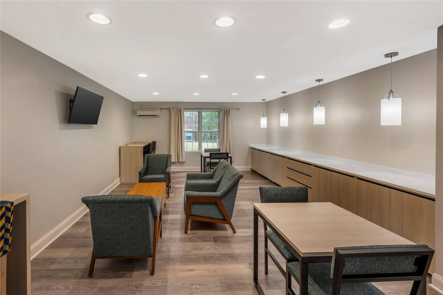 MainStay Suites Sterling near Dulles Town Center - photo 25