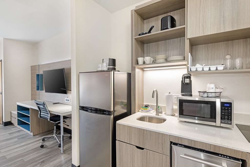 Best Western Plus Executive Residency Carlsbad Hotel - photo 36