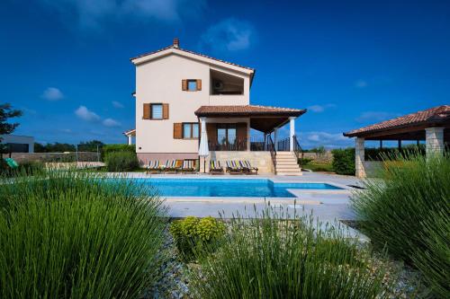 Villa Stokovci — 4-Star Luxury Hotel in Kanfanar, Croatia