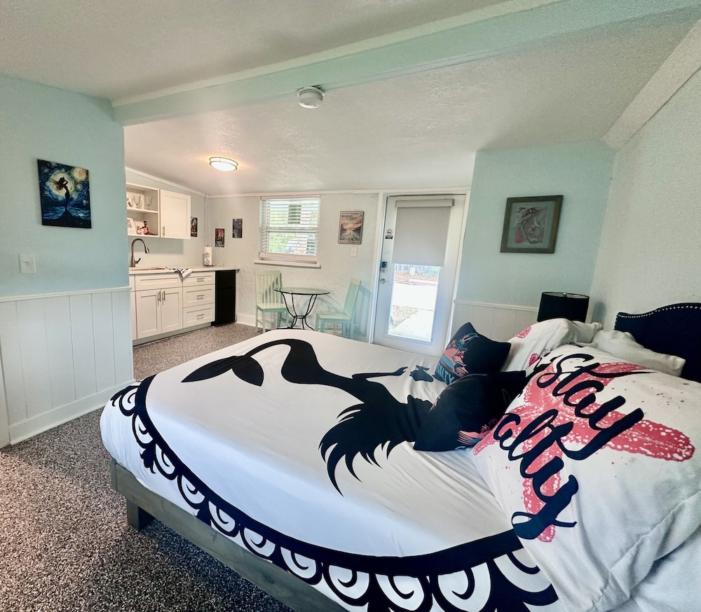 Neptune's Grotto Waterfront Retreat - photo 13