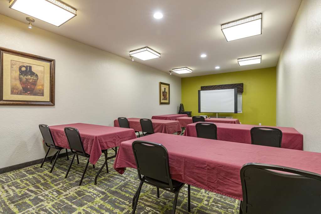 Best Western Plus Victoria Inn & Suites - photo 9