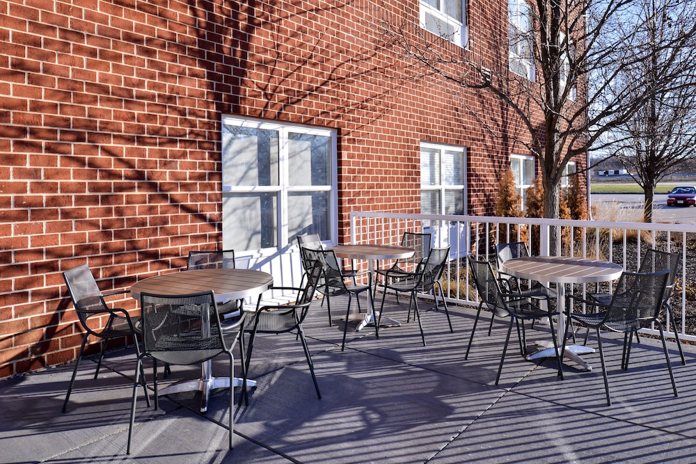 Holiday Inn Express St. Louis West O'Fallon by IHG - photo 45