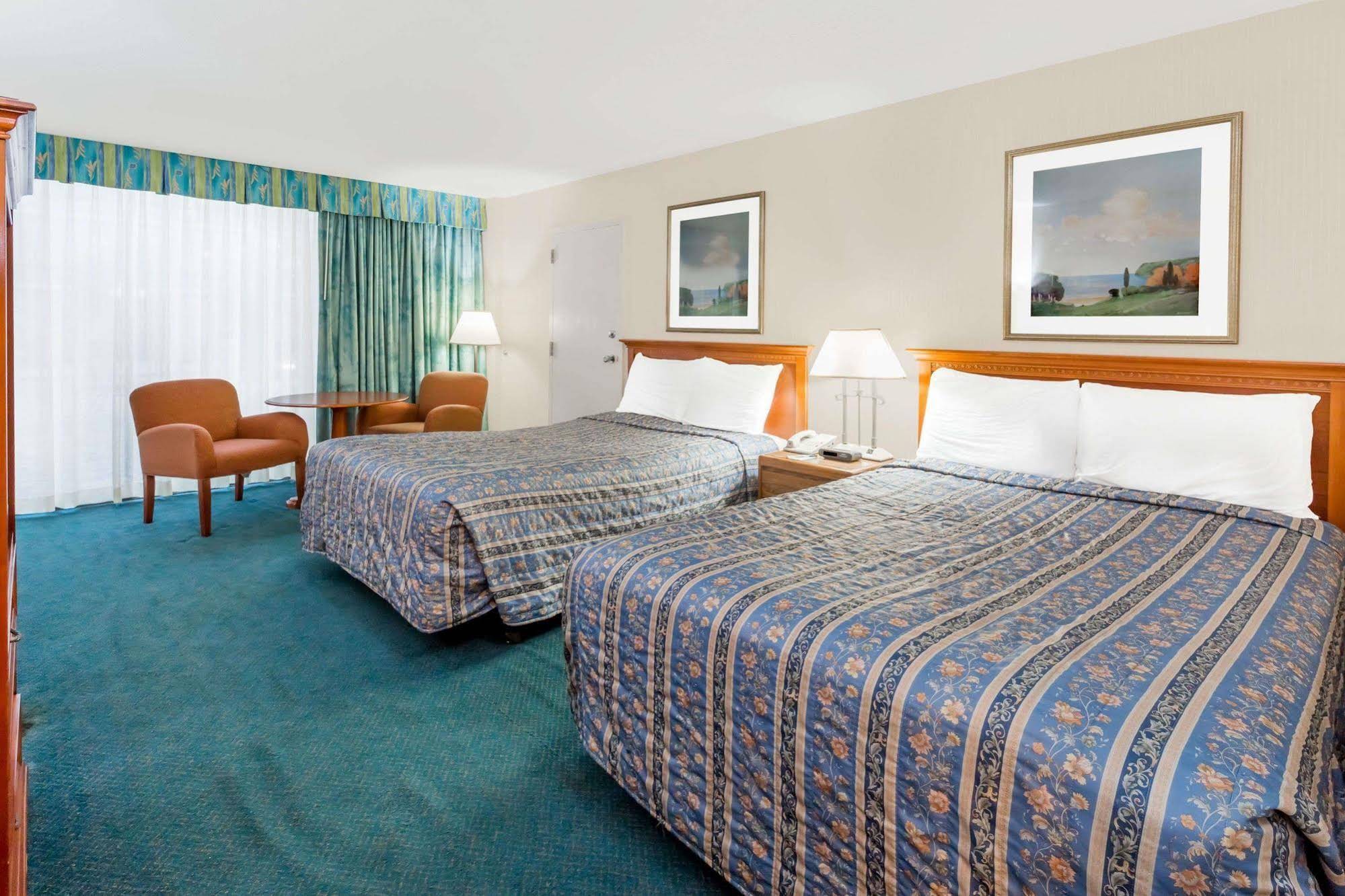 Travelodge Peoria Hotel And Conference Center - photo 10