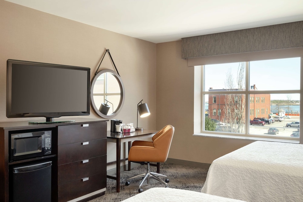 Hampton Inn Portland Downtown Waterfront - photo 24