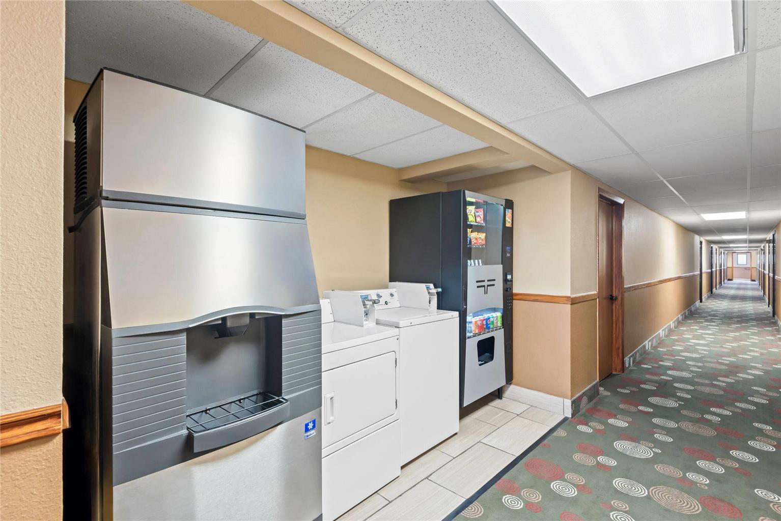 Super 8 by Wyndham Jefferson - photo 27