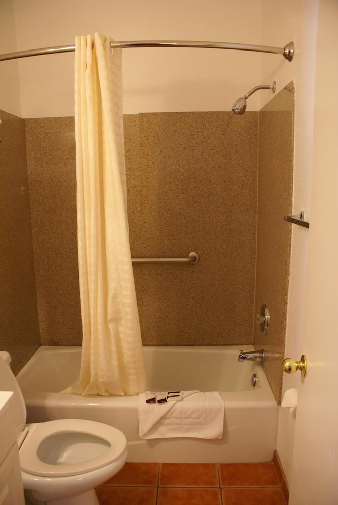Harborview Inn & Suites San Diego Harbor - photo 26