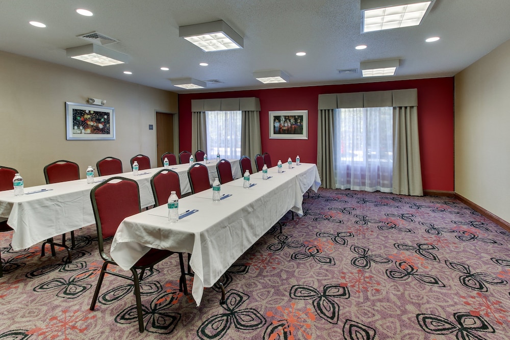 Holiday Inn Express Hotel & Suites Lancaster Lititz by IHG - photo 60