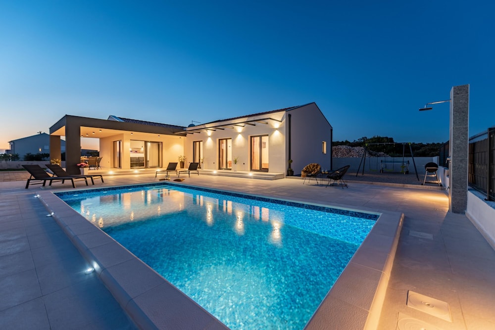 Villa Cesarica ZadarVillas — 4-Star Luxury Hotel in Polaca, Croatia