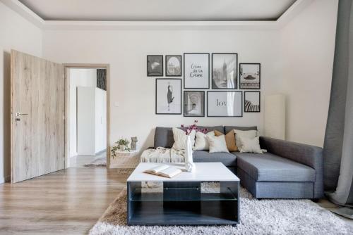 CasaDeco Budapest Apt Stunning New York Cafe View — 4-Star Luxury Hotel in Budapest, Hungary