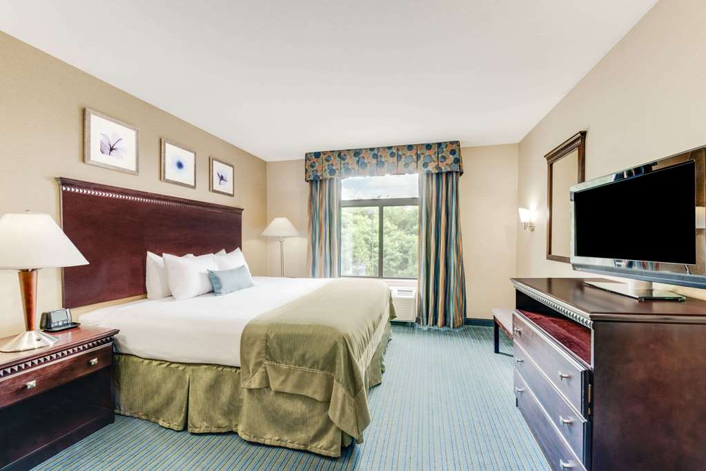 Wingate by Wyndham York - photo 8
