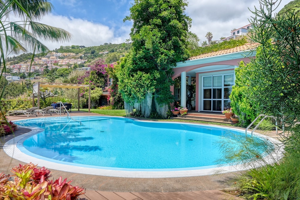 Casa das Bromélias a Home in Madeira — 4-Star Luxury Hotel in Funchal, Portugal