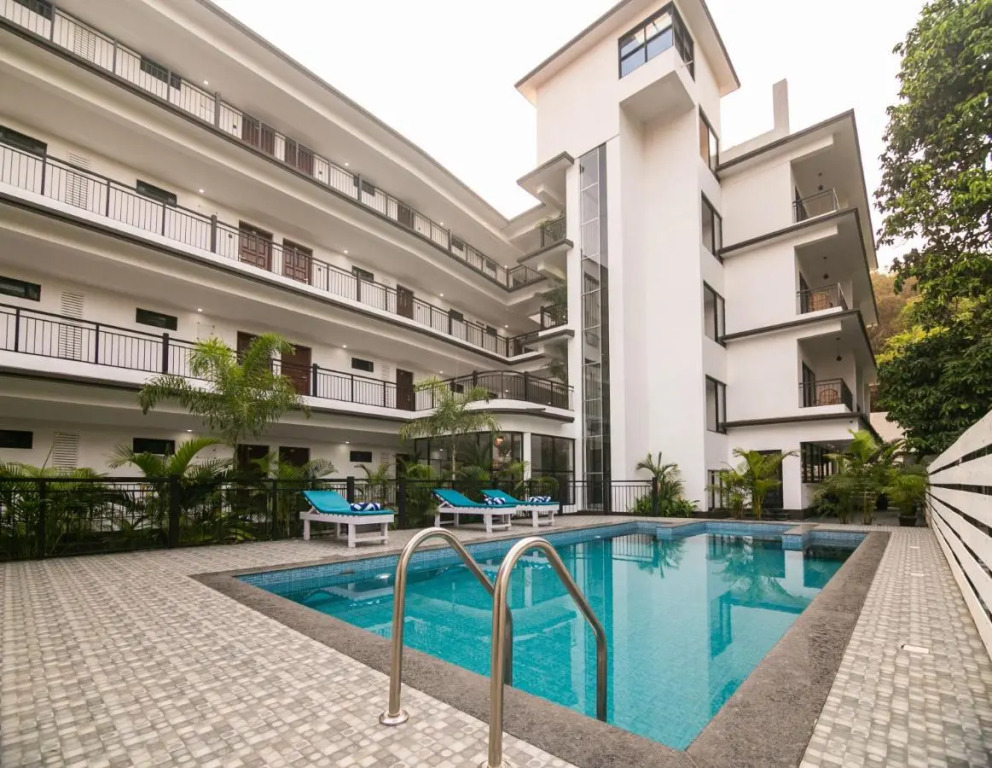 Aloha Holiday Resort in Baga, India