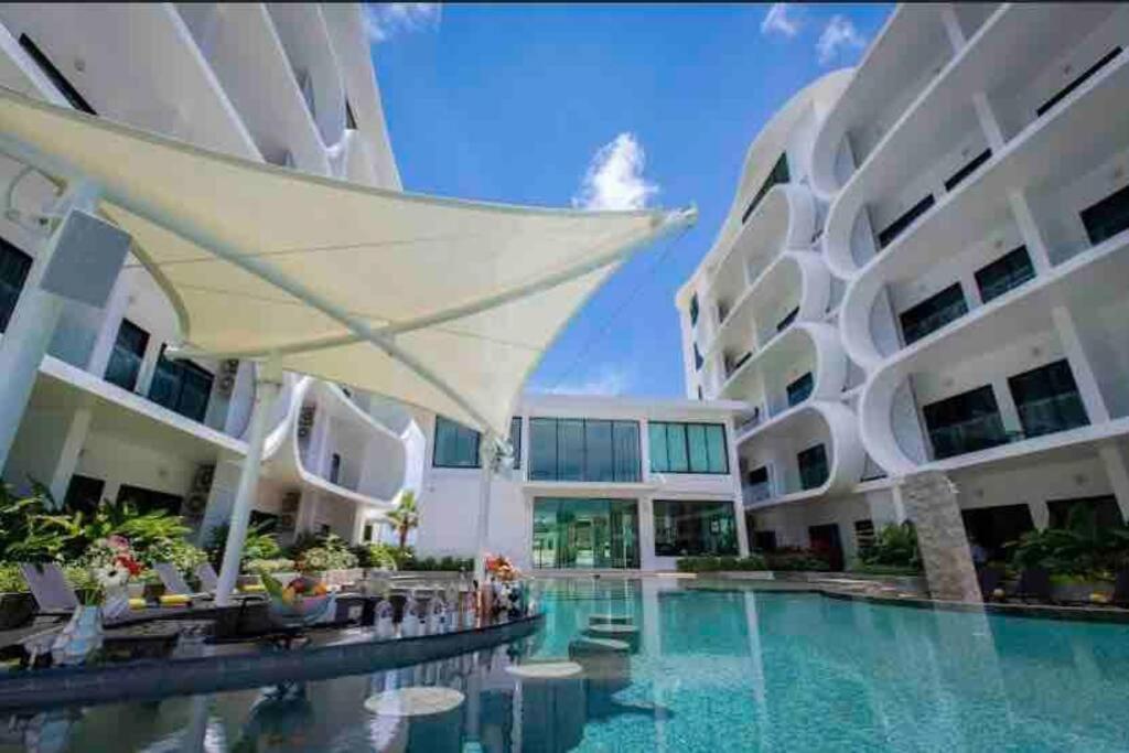 1 bdr apartment in Utopia Naiharn by Capital pro — 4-Star Luxury Hotel in Rawai, Thailand