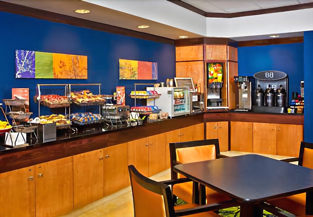 Fairfield Inn & Suites by Marriott Santa Maria - photo 38