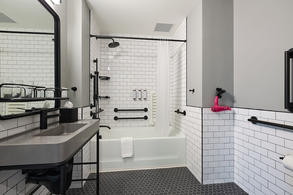 Moxy Charleston Downtown - photo 24