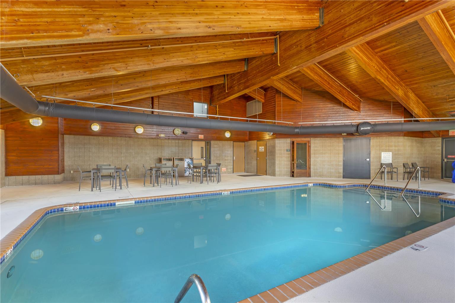 Best Western Plus McCall Lodge & Suites - photo 10