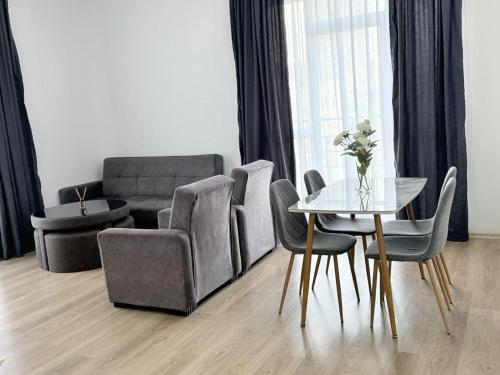 Green Diamond 3 Bedroom
