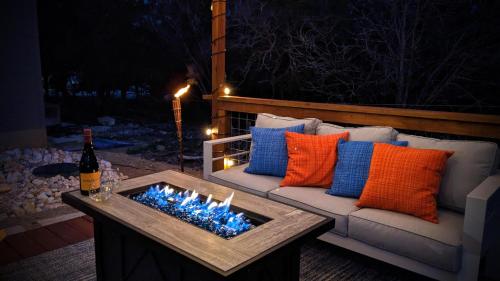 A Stunning Escape in Canyon Lake, United States