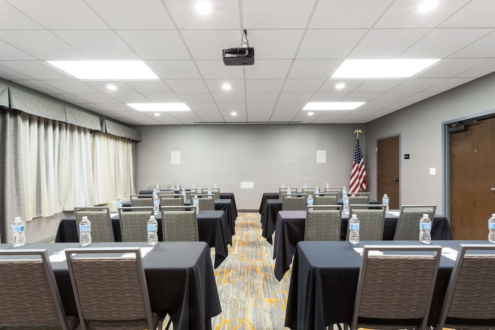 Hampton Inn Pittsburgh West Mifflin - photo 39
