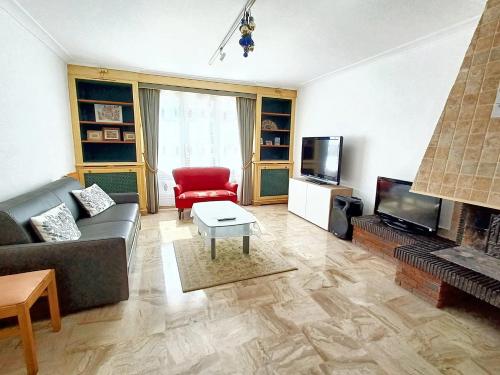 Majestueuse maison à Bondy 200 m 10 pers. & parking — 4-Star Luxury Hotel in Rosny-Sous-Bois, France