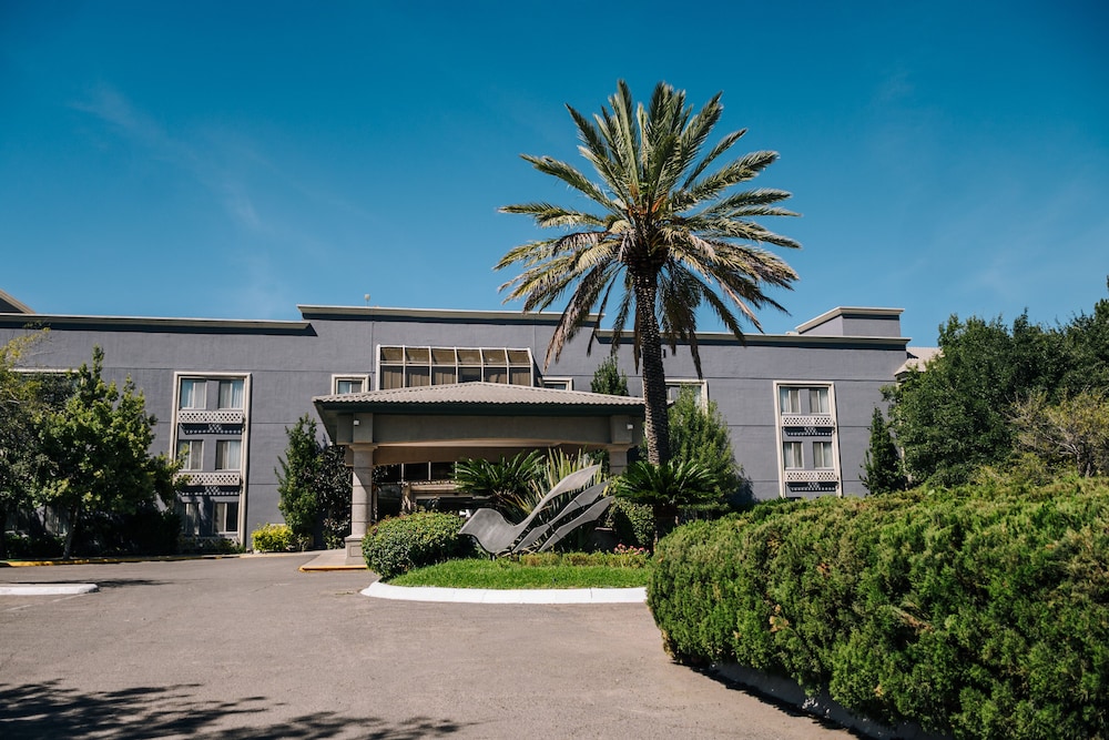 Hotel Victoria Express — 4-Star Luxury Hotel in Durango, Mexico