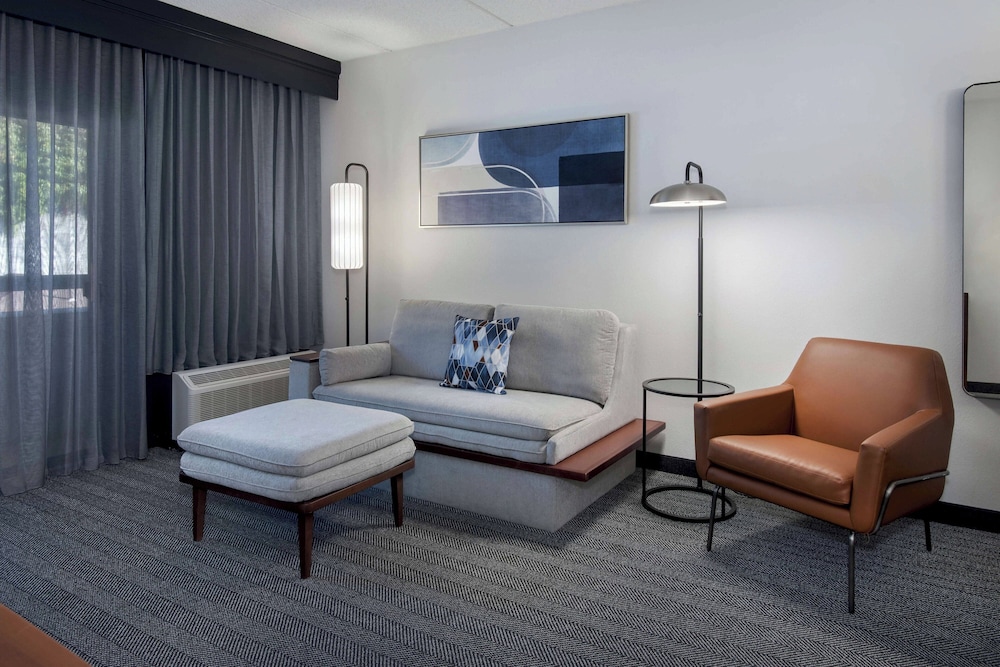 Courtyard by Marriott Norwalk - photo 11