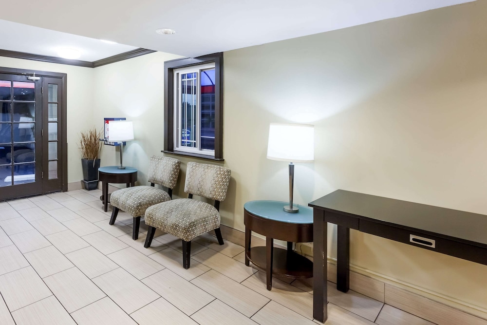 Howard Johnson by Wyndham San Diego Hotel Circle - photo 4