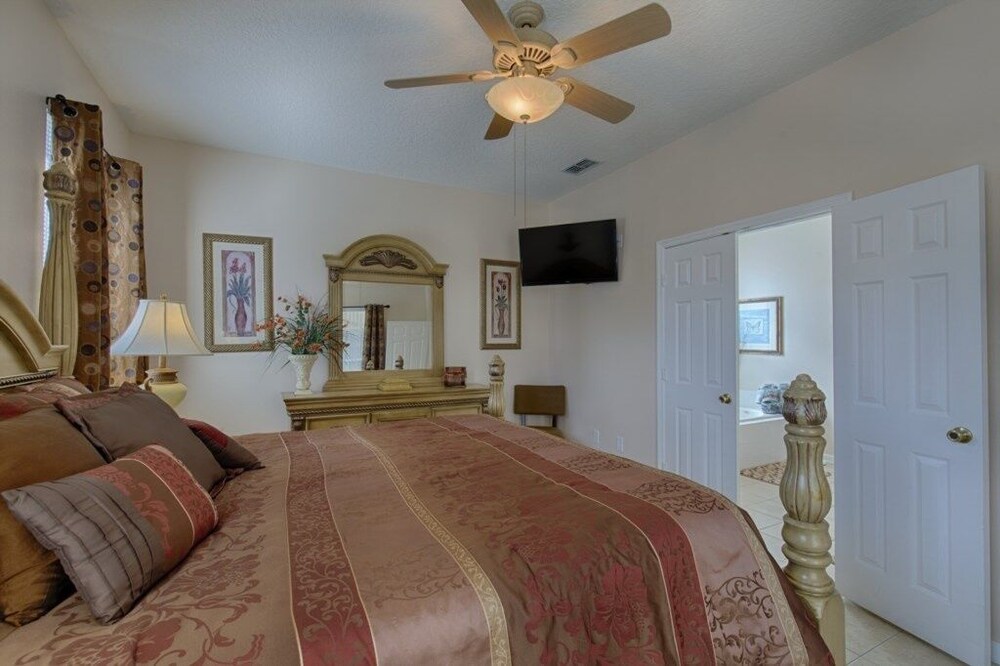 Resort 5 Bed Private Pool & Spa Game Room Home 5 Bedroom Villa by RedAwning - photo 4