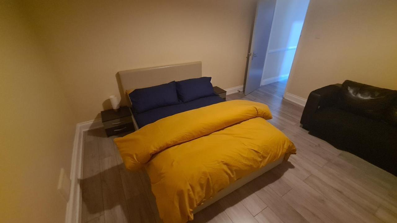 Entire 2 Bedroom Home Flat In London Central Line — 4-Star Luxury Hotel in London, United Kingdom
