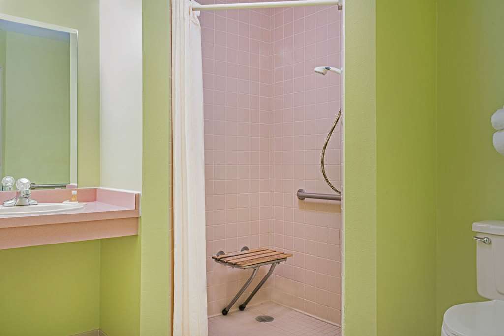 Days Inn by Wyndham West Eau Claire - photo 8