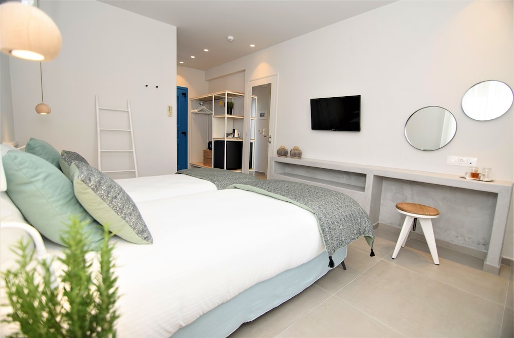 Vigla Hotel — 4-Star Luxury Hotel in Amorgos, Greece