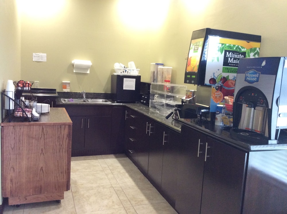 Texas Inn Weslaco - photo 62