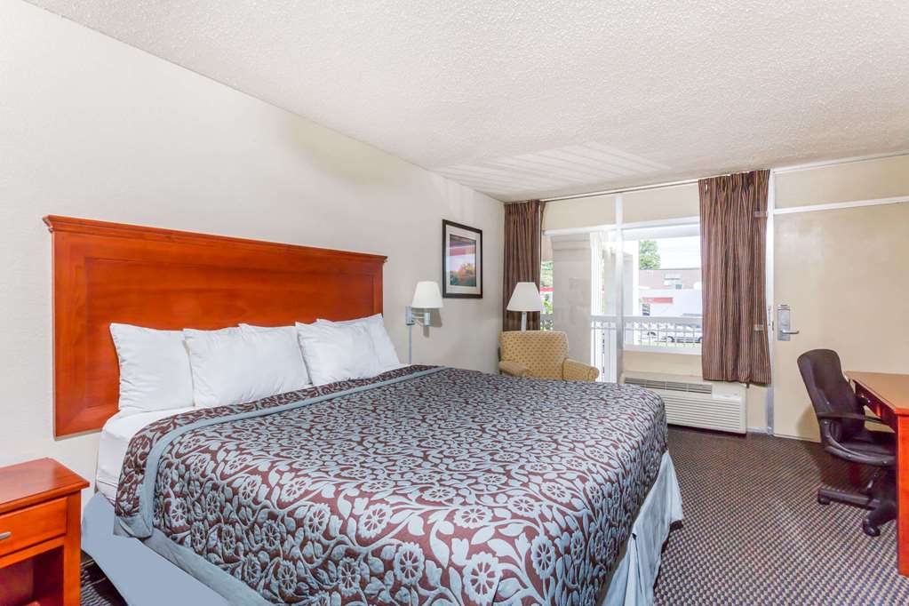 Days Inn by Wyndham Charlottesville University Area - photo 14