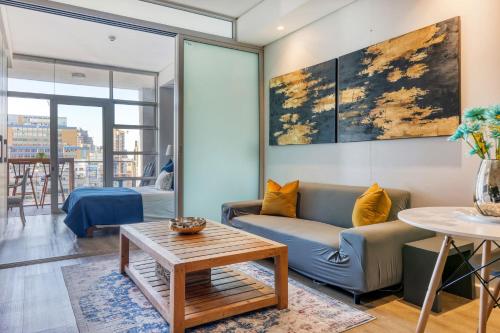 Backup Power Eco Balcony Apartment near Table Mountain