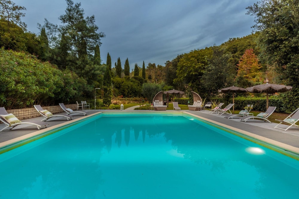 Villa Veranda in Lamporecchio — 4-Star Luxury Hotel in Larciano, Italy