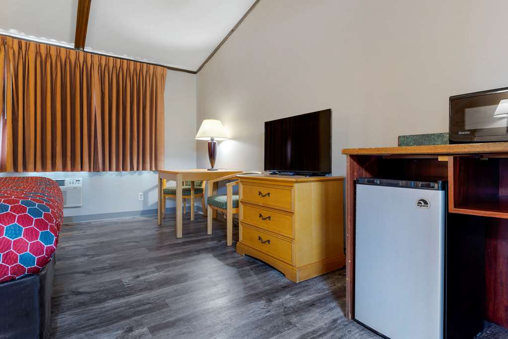 Econo Lodge Lakeview - photo 17