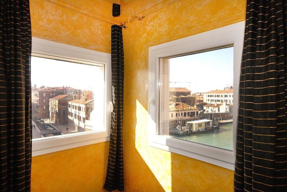 Domus Venetiae — 4-Star Luxury Hotel in Venice, Italy