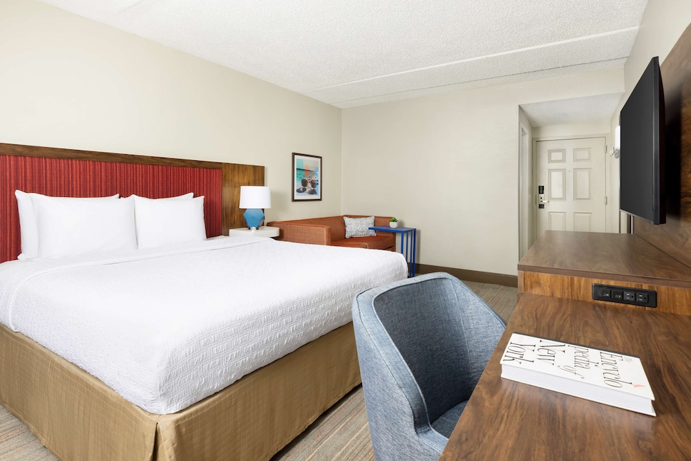 Hampton Inn Long Island Islandia - photo 11