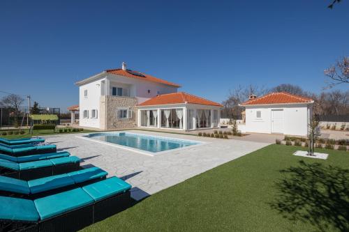 Villa Darina — 4-Star Luxury Hotel in Tribunj, Croatia