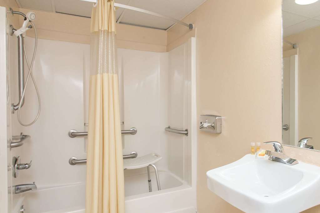 Days Inn by Wyndham Bradenton I 75 - photo 6
