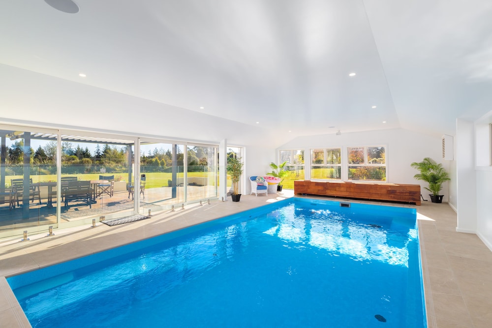 The Meadows Villa — 4-Star Luxury Hotel in Christchurch, New Zealand
