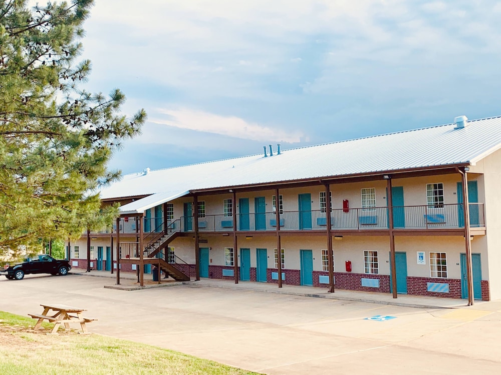 Weston Inn & Suites - photo 46